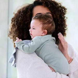 آروغ گرفتن نوزاد